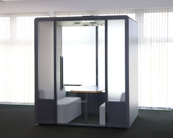 [image]Prototype video conferencing booth made from recycled glass recovered from photovoltaic panels (exterior)